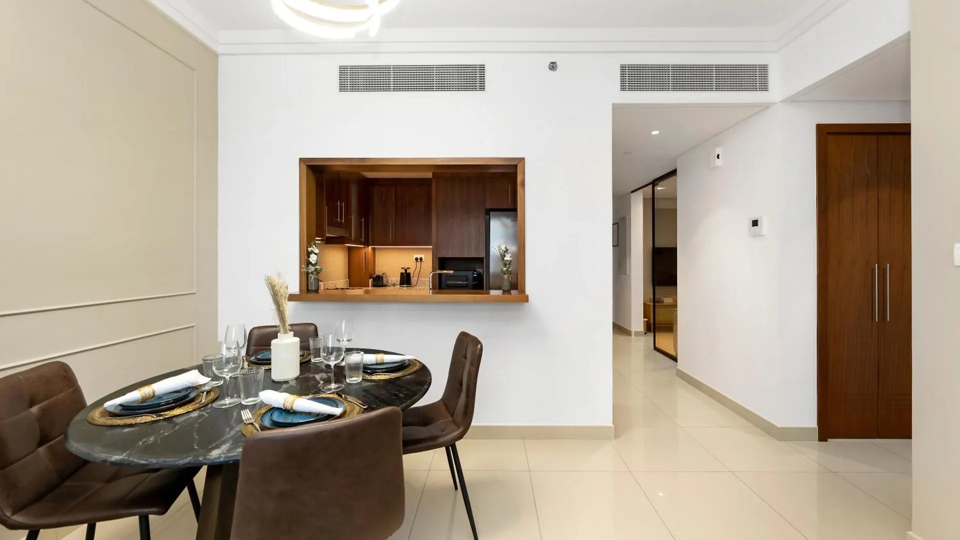 New! Ps5! Burj Khalifa View & Infinity Pool Apartment Dubai