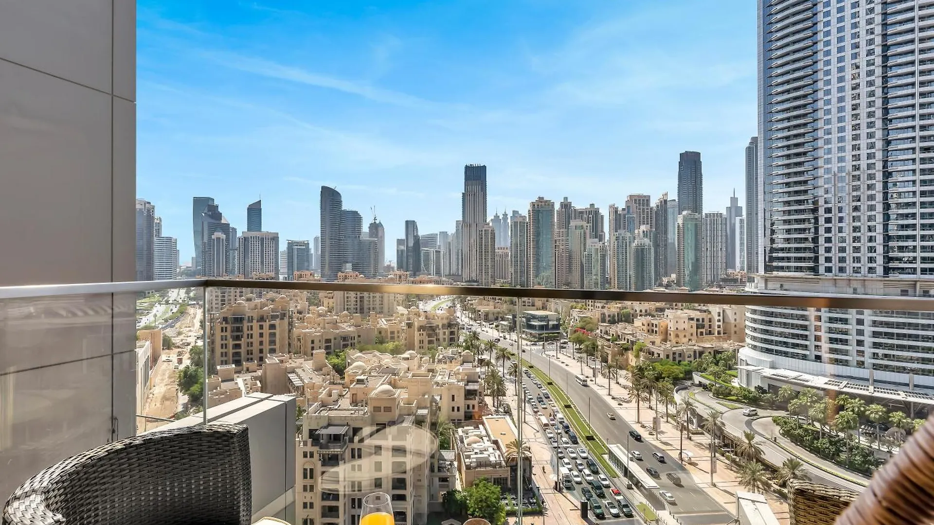New! Ps5! Burj Khalifa View & Infinity Pool Apartment Dubai