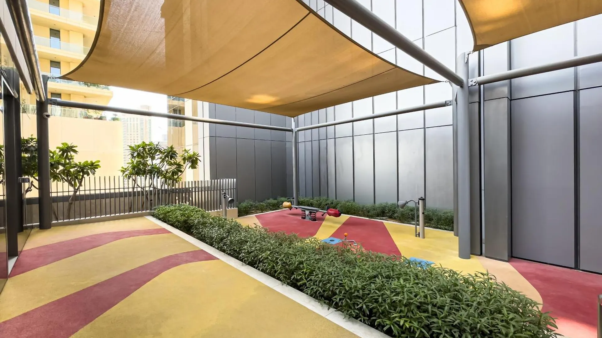 New! Ps5! Burj Khalifa View & Infinity Pool Apartment Dubai