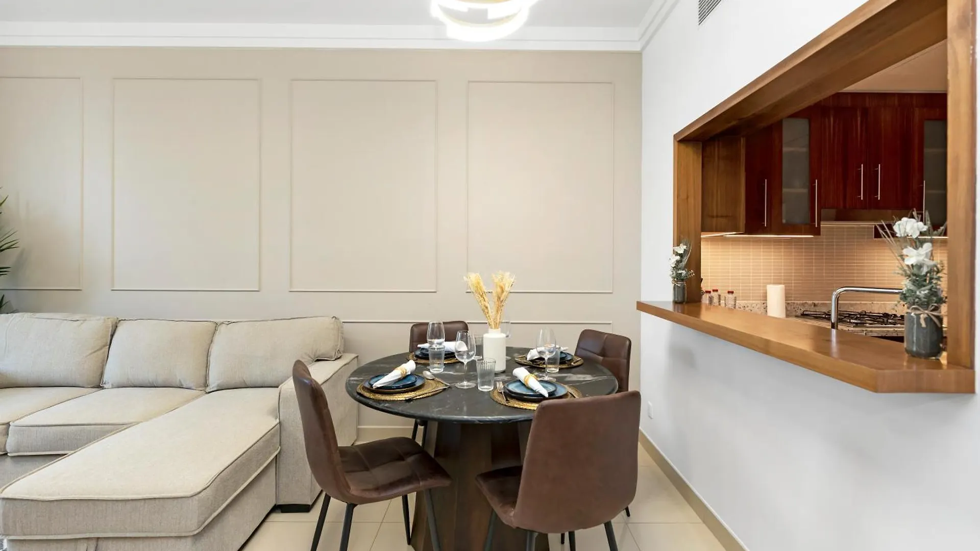 New! Ps5! Burj Khalifa View & Infinity Pool Apartment Dubai