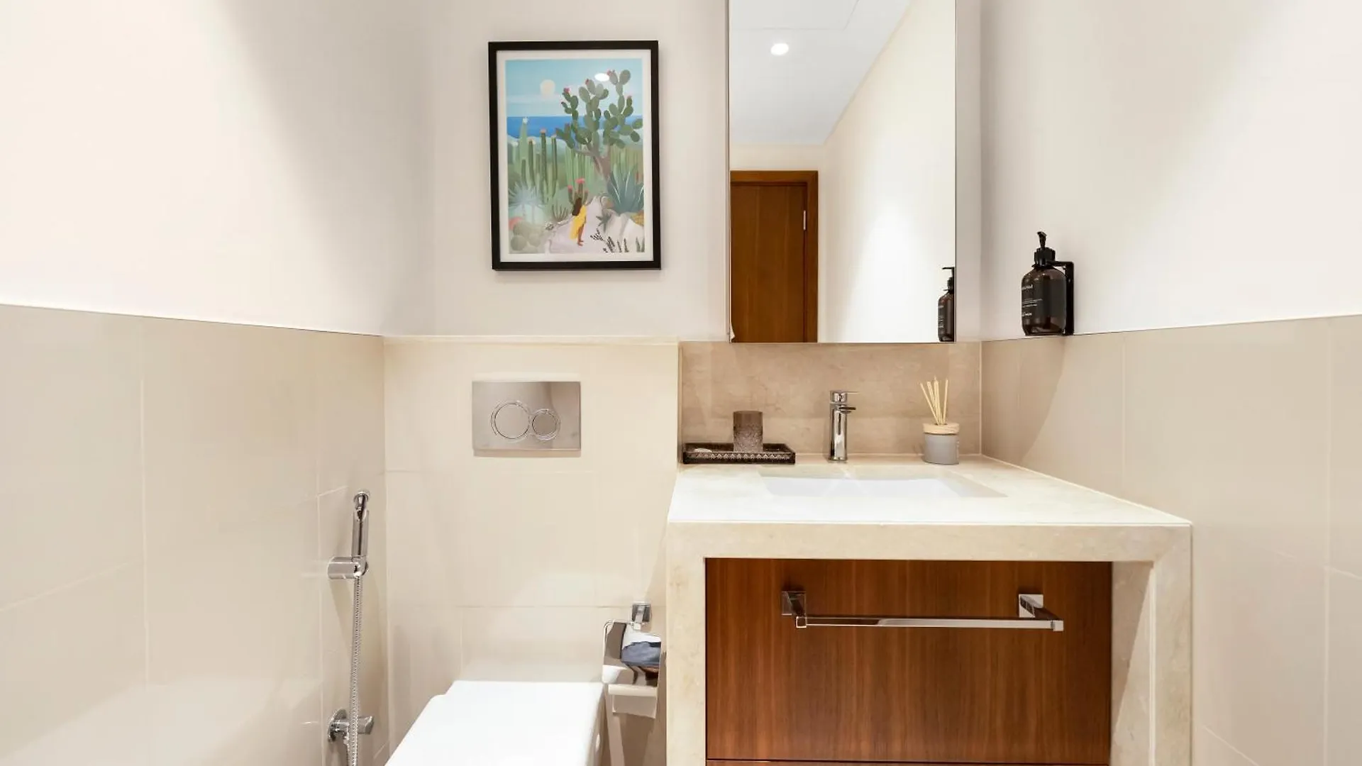 New! Ps5! Burj Khalifa View & Infinity Pool Apartment Dubai