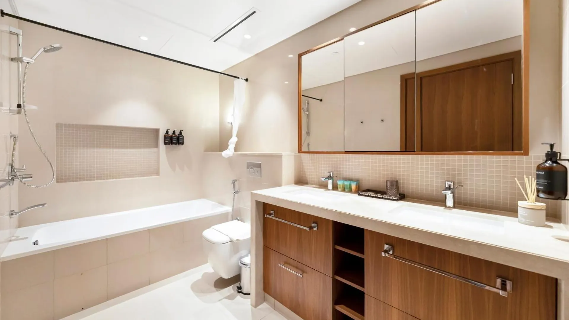 New! Ps5! Burj Khalifa View & Infinity Pool Apartment Dubai 0*,  United Arab Emirates