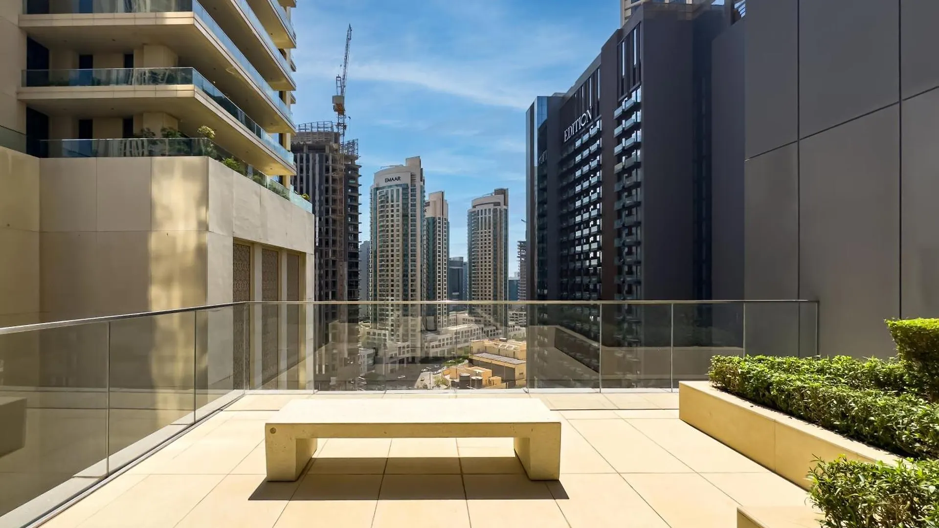 New! Ps5! Burj Khalifa View & Infinity Pool Apartment Dubai