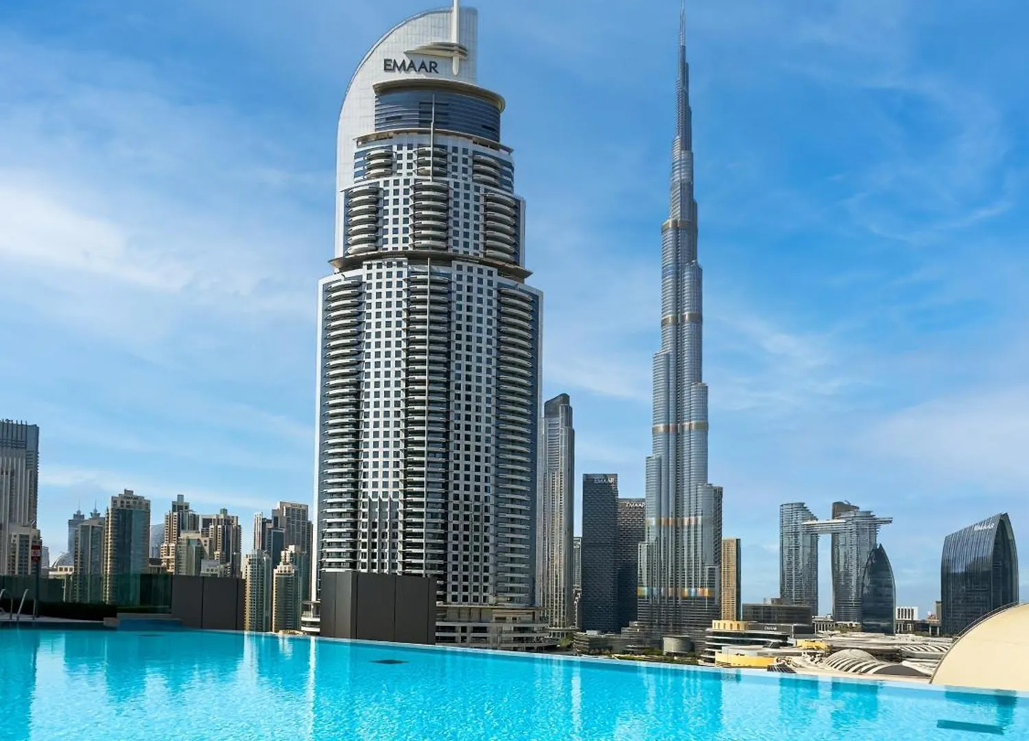 New! Ps5! Burj Khalifa View & Infinity Pool Apartment Dubai