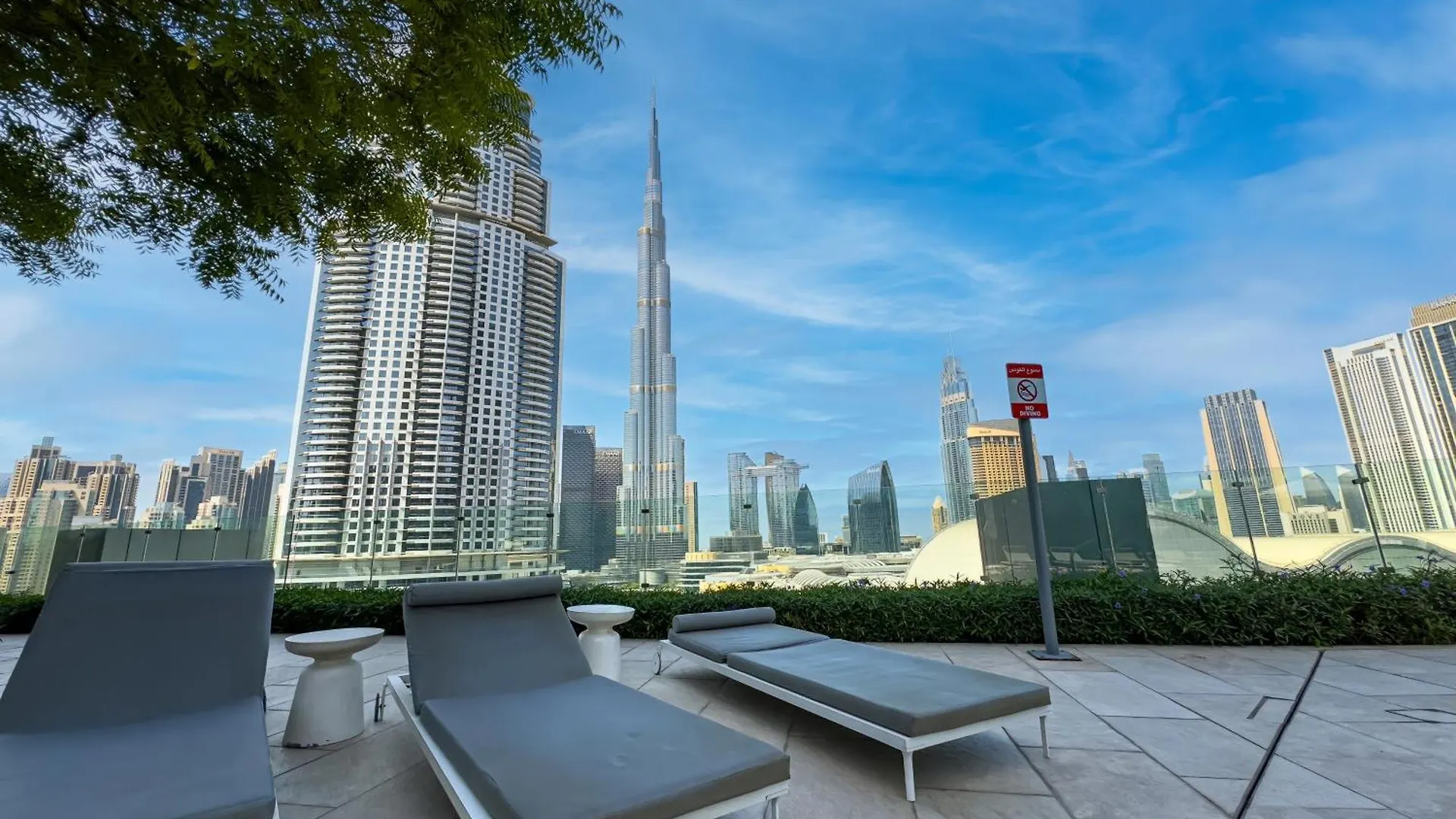 New! Ps5! Burj Khalifa View & Infinity Pool Apartment Dubai