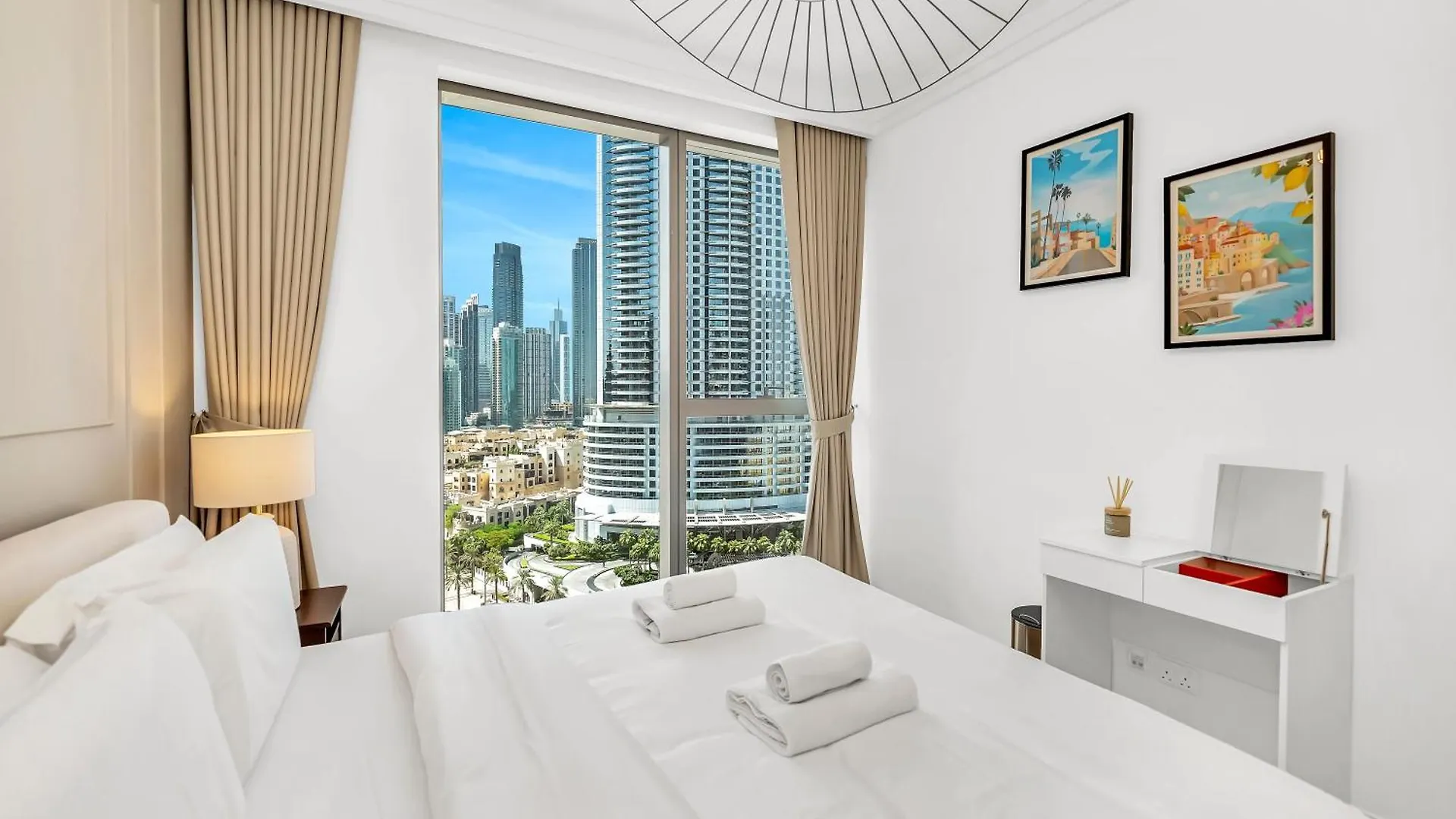 New! Ps5! Burj Khalifa View & Infinity Pool Apartment Dubai
