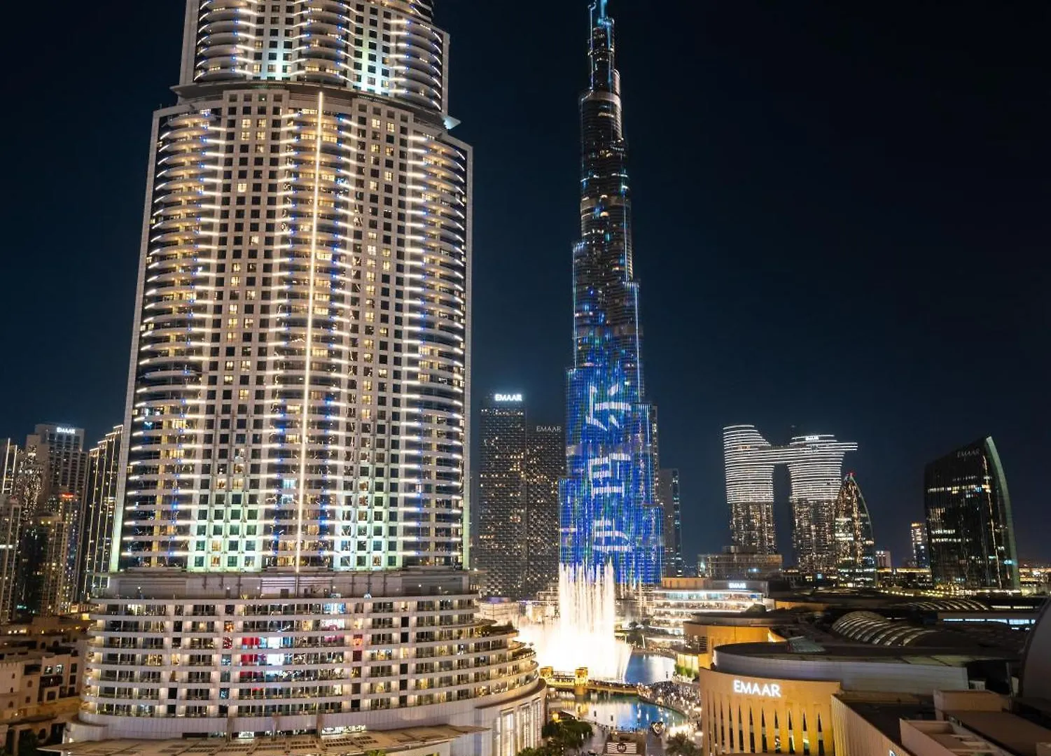 New! Ps5! Burj Khalifa View & Infinity Pool Apartment Dubai
